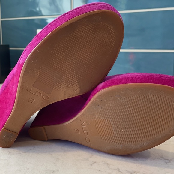 Aldo magenta suede wedges - Picture 5 of 5